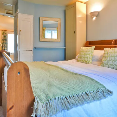 Cottage in Kingsand with Stunning Sea Views