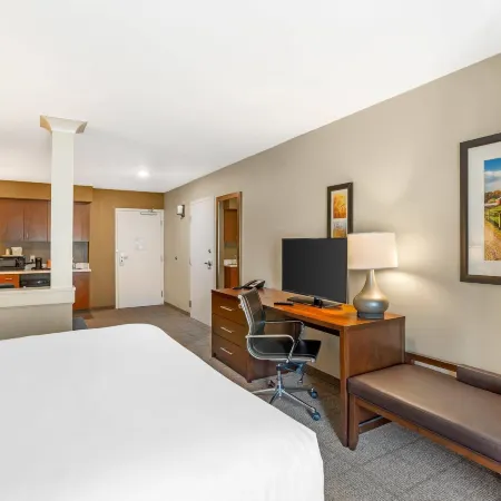 Comfort Inn & Suites Amish Country