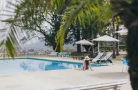 Altos de la Viña, Wine Hotel & Spa - Pools