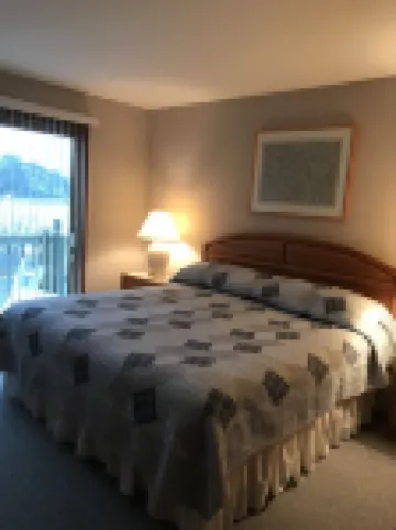 Captain’s Quarters  is located on Main St. In downtown Frankfort.