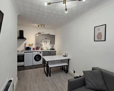 Stylish 1 Bedroom Flat Near Bridgend Town Centre Hotels in Bridgend