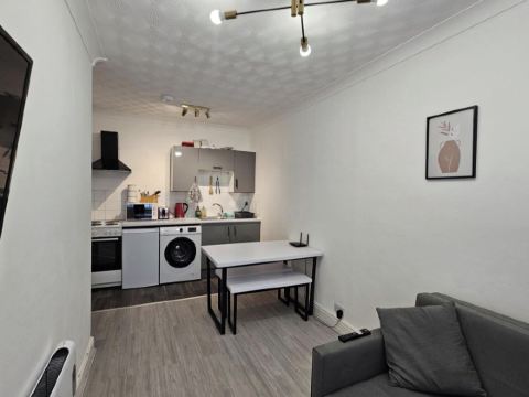 แฟลต 1 ห้องนอนที่มีสไตล์ใกล้กับศูนย์กลางเมืองบริเจนด์