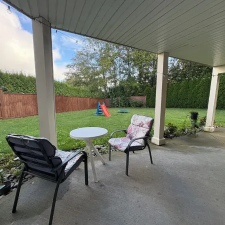 Spacious Family-Friendly Suite Near Cultus Lake with Private Entrance & Patio