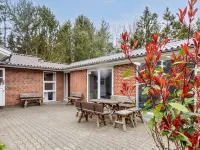 4 Star Holiday Home in Oster Assels - parkir