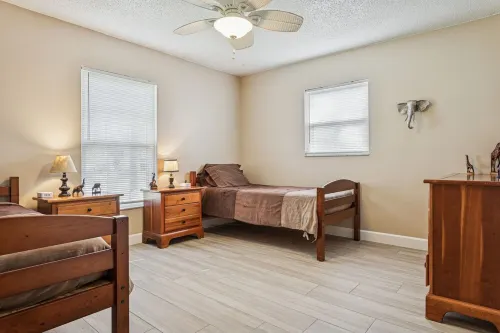 Lovely Lutz Living Hotels in Cheval