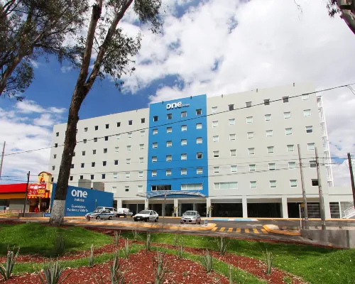 One Guadalajara Periferico Poniente Hotels near CODE Metropolitano