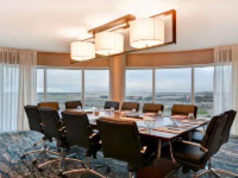 エンバシー スイーツ バイヒルトン ミネアポリス エアポート ブルーミントンのホテル