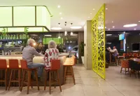 Holiday Inn Express SYDNEY MACQUARIE PARK by IHG - bar
