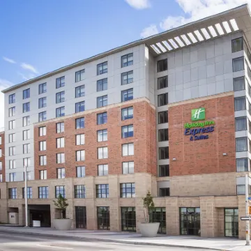 渥太華市中心東智選假日酒店及套房 鄰近渥太華河的酒店