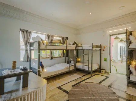 Zostel Pushkar Отели рядом с достопримечательностью «оз. Пушкар»