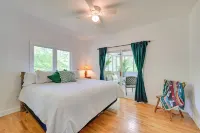 Game Room and Deep Water Lake Hartwell Group Retreat - balcony