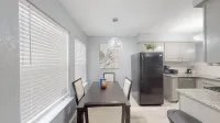 I841 – World Cup Stay - 18 Min to at&T - Sleeps 4 - Public Transit