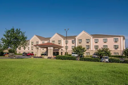 Quality Suites Graham - Burlington South Отели в г. Грейам