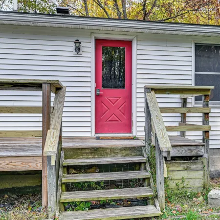 Dirt Road Digs - Quiet Home in Lakeville!