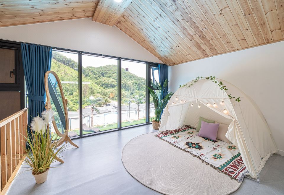 더상상 풀빌라 앤 글램핑