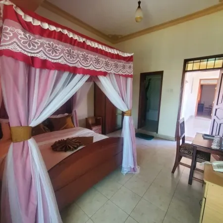 IHURU 50 HOTEL AND GARDENS
