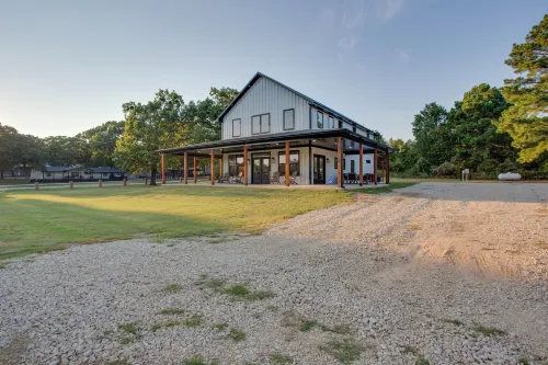 New Home, Short Walk to Lake Texomas Sandy Shores - 4-Star