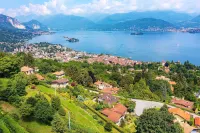 Charming home with stunning lake views