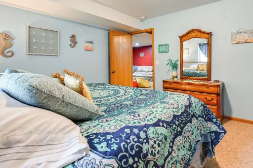 Pet Friendly Cabin w/ Hot Tub: 5 mi to River - Wifi