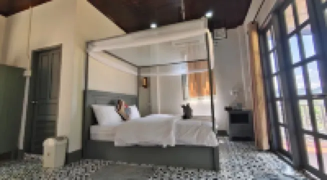 Dokchampa River View Villa