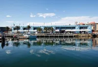 Thriving City Location, Dining Hub Near CBD - Holiday Apartments