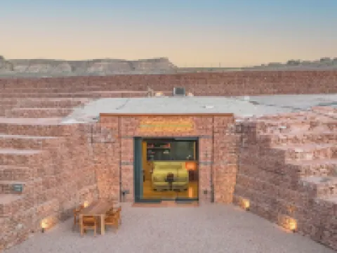 Honey Rock Landing Hotels in Delta County