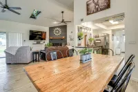 Family Home on > 2 Acres w/ Stables in Gilbert! -  Privatzimmer