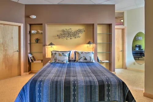 Idyllic Dtwn Anchorage Condo w/ Fireplace! - Condos