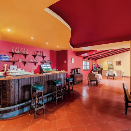 Longchamps Hotel