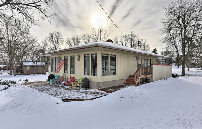 Pet-Friendly Retreat w/ Deck: Steps to Marina!