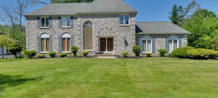 Spacious Buffalo Brick Home w/ Backyard! Hotels in Amherst