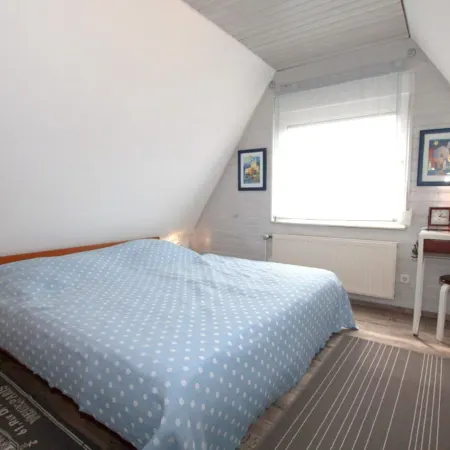 Ferienhaus Toms Hutte Mit Terrasse in Dornum