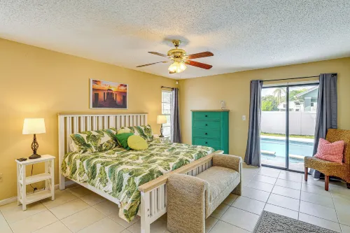 1 Mi to Dtwn Stuart: Bright Home w/ Pool & Spa! - بيت ضيافة