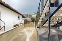 1BR Ocean-view Apt - Walk to Beach, Shops & Pier - Condos