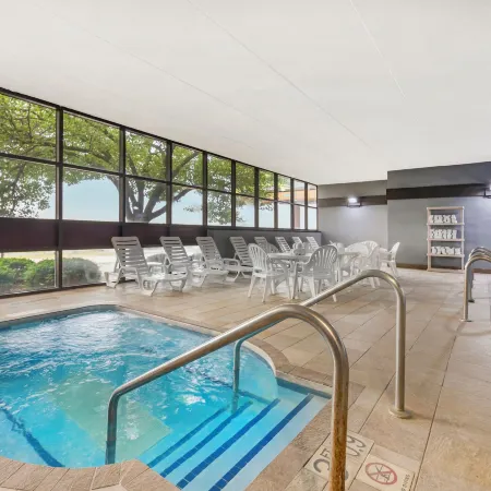 Comfort Inn & Suites Madison - Airport