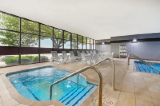 Comfort Inn & Suites Madison - Airport