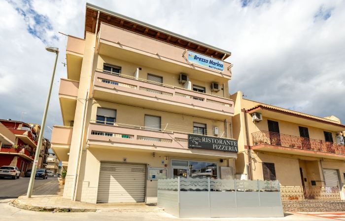 B&B Brezza Marina & Ristorante Shoreline