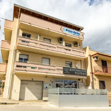 B&B Brezza Marina & Ristorante Shoreline