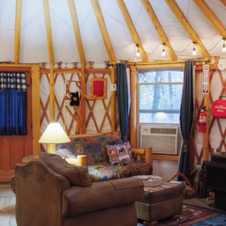 Blue yurt, out in the woods! Unplugged, you are out in nature away from it all.