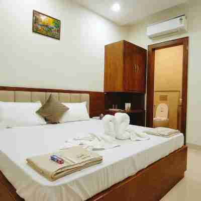 Hotel Babylon Elegance near krishna janam bhoomi Rooms