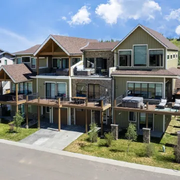 Hay Meadow Lodge 3 Bedroom Townhouse by RedAwning