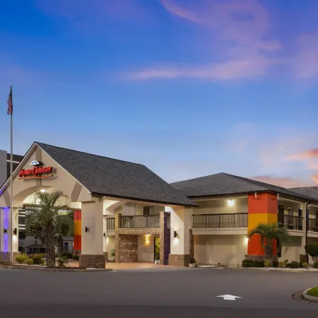 Howard Johnson by Wyndham Savannah GA
