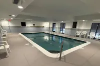 Sleep Inn & Suites Queensbury - Lake George - Pools