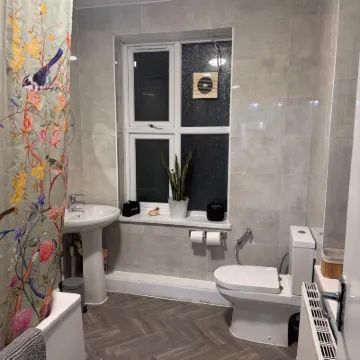 Charming Guest Room in Morden with Modern Amenities Hotels near Tooting