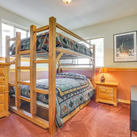 Cozy Condo w/ Views, 3 Mi to Winter Park Resort!