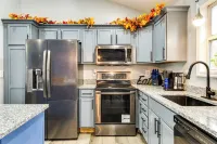 Cozy Ohio Home - Deck, Arcade Games and Near Golfing - Bungalows
