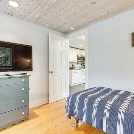 Hamptons Vacation Rental w/ Salt Water Pool