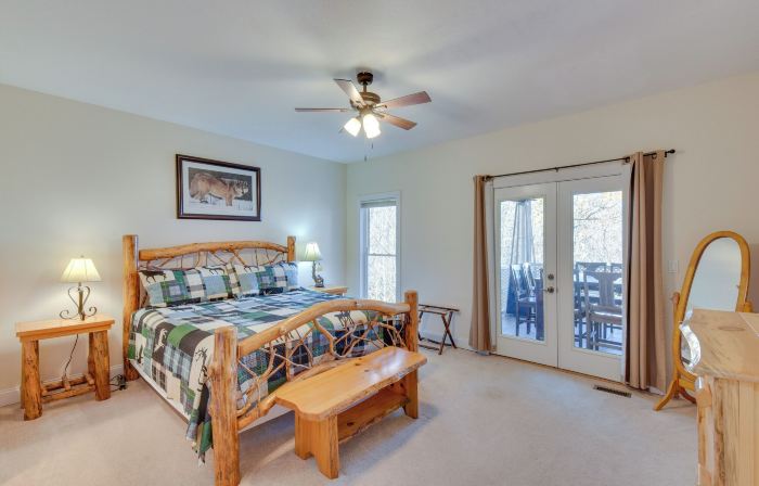 Blairsville Mansion w/ Hot Tub, Casino + Games!
