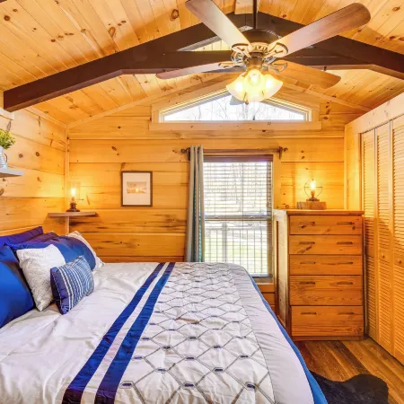 Waterfront Seneca Cabin ~ 4 Mi to Boat Launch!