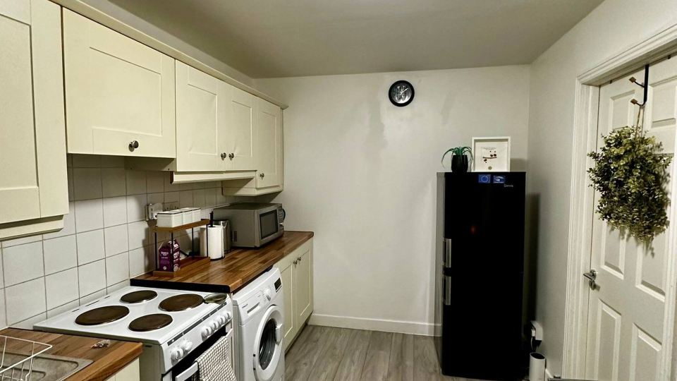 Tranquil Studio Retreat in Dublin 22 with Garden and BBQ